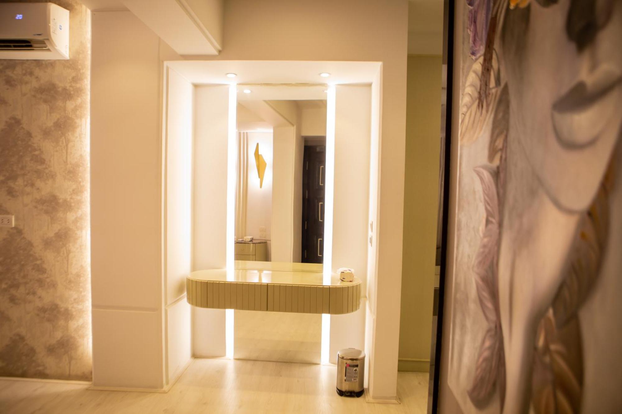 Luxurious 3br With Stunning Nile Views Apartment Cairo